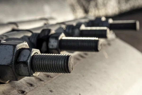 پیچ ریلی چیست و چه کاربردهایی دارد؟